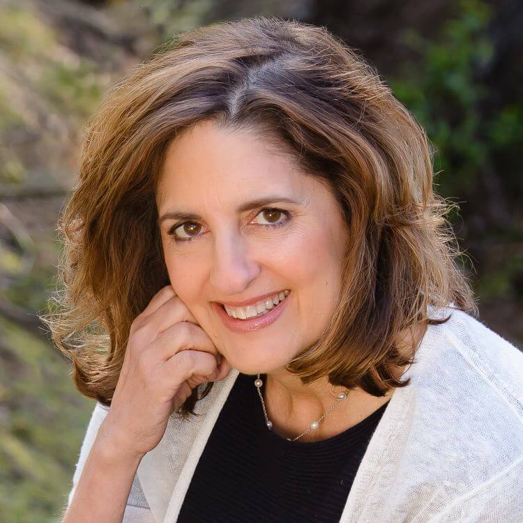 Headshot of Cindy for blog: FINANCE EXEC TURNED WELLNESS BRAND FOUNDER