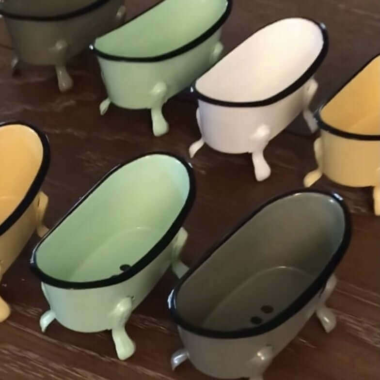 Bath tub soap dishes in different colors