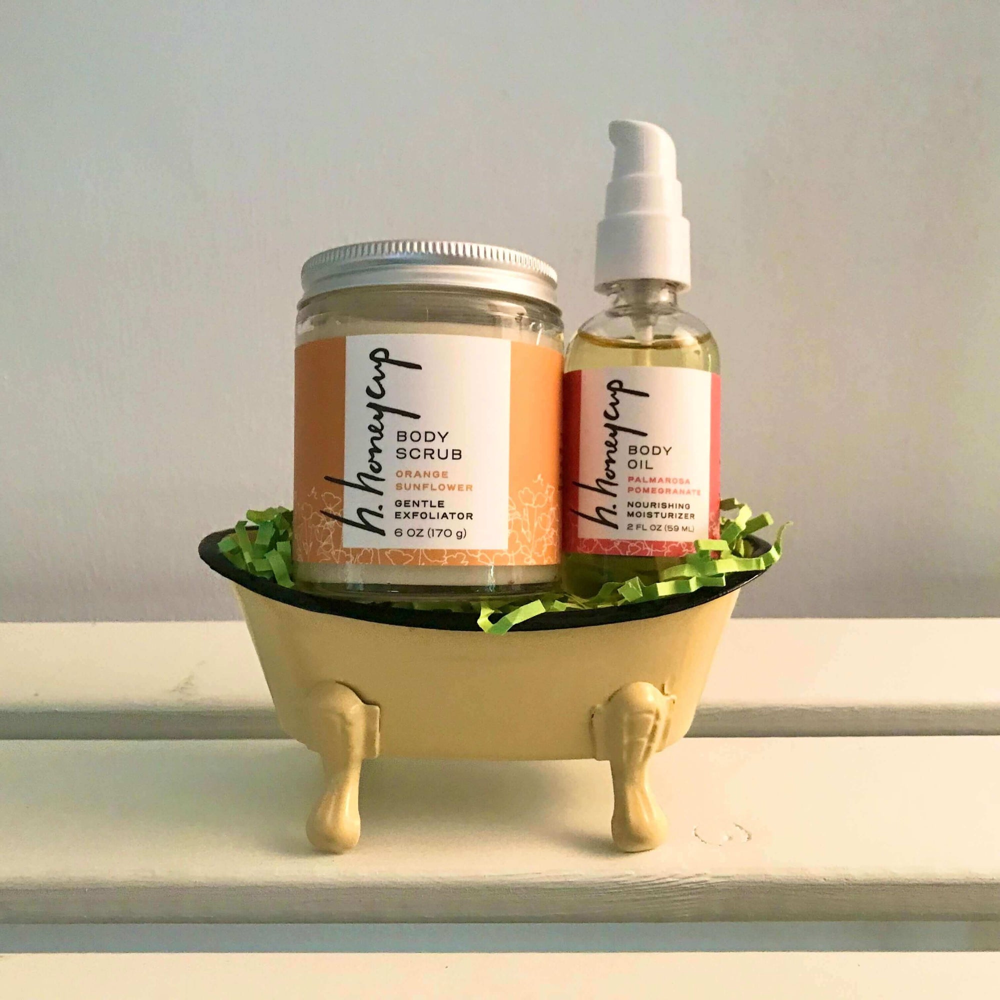 H. Honeycup Body Scrub and Body Lotion Set with bathtub soap dish 2